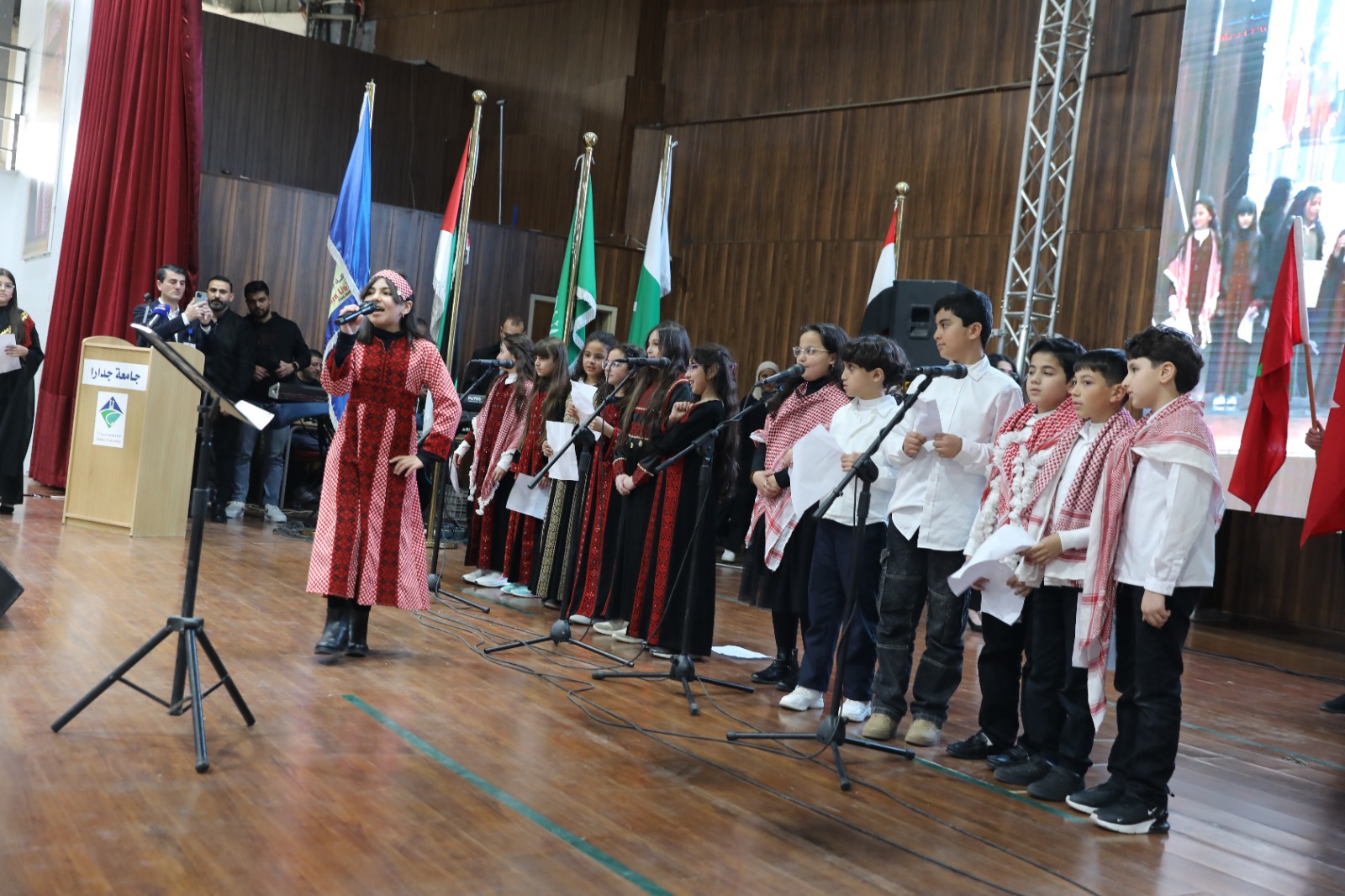 بالفيديو والصور .. العيسوى يرعى احتفال جامعة جدارا بعيد ميلاد قائد الوطن