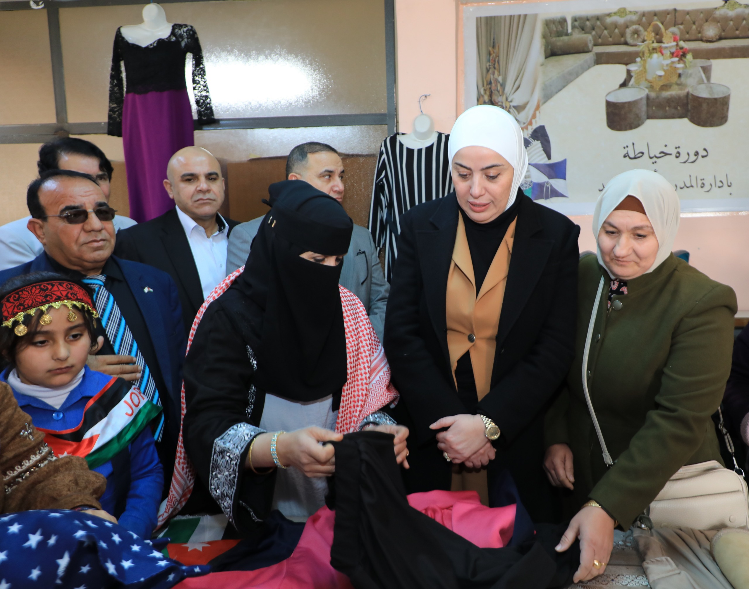 بني مصطفى توعز بدعم مشاريع وأسر محتاجة