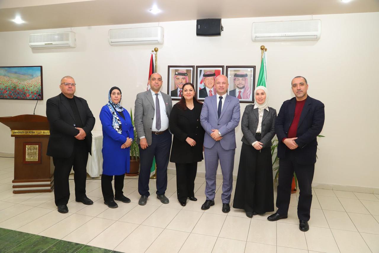 صورة حول : نادي جامعة البترا ينتخب إدارة جديدة برئاسة الملاح نادي جامعة البترا ينتخب إدارة جديدة برئاسة الملاح