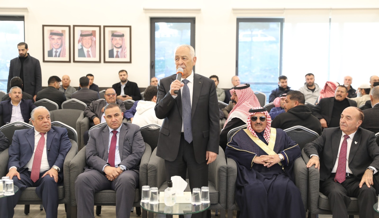 *مندوبا عن الملك وولي العهد...العيسوي يعزي عشيرة النهار/ عباد*