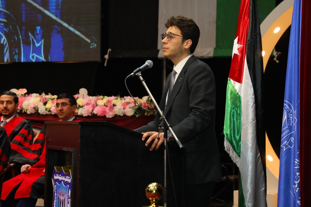 بالصور.. دولة الكباريتي يرعى اليوم الثاني لإحتفال عمان الاهلية بتخريج طلبة الفصل الاول من الفوج 33