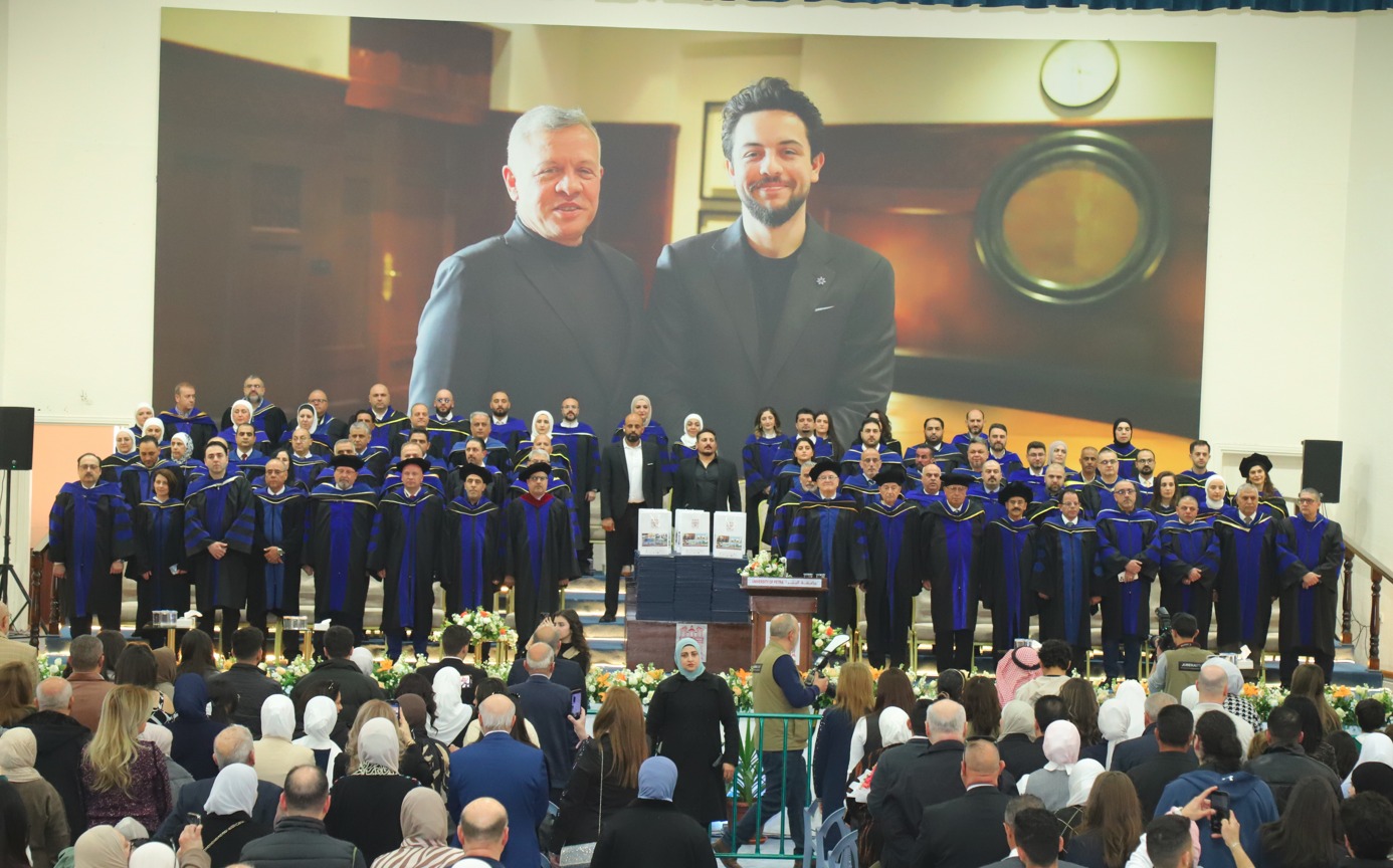 جامعة البترا تحتفل بتخريج الفصل الأول من الفوج الثاني والثلاثين وتحتفي بنجاح خريجيها