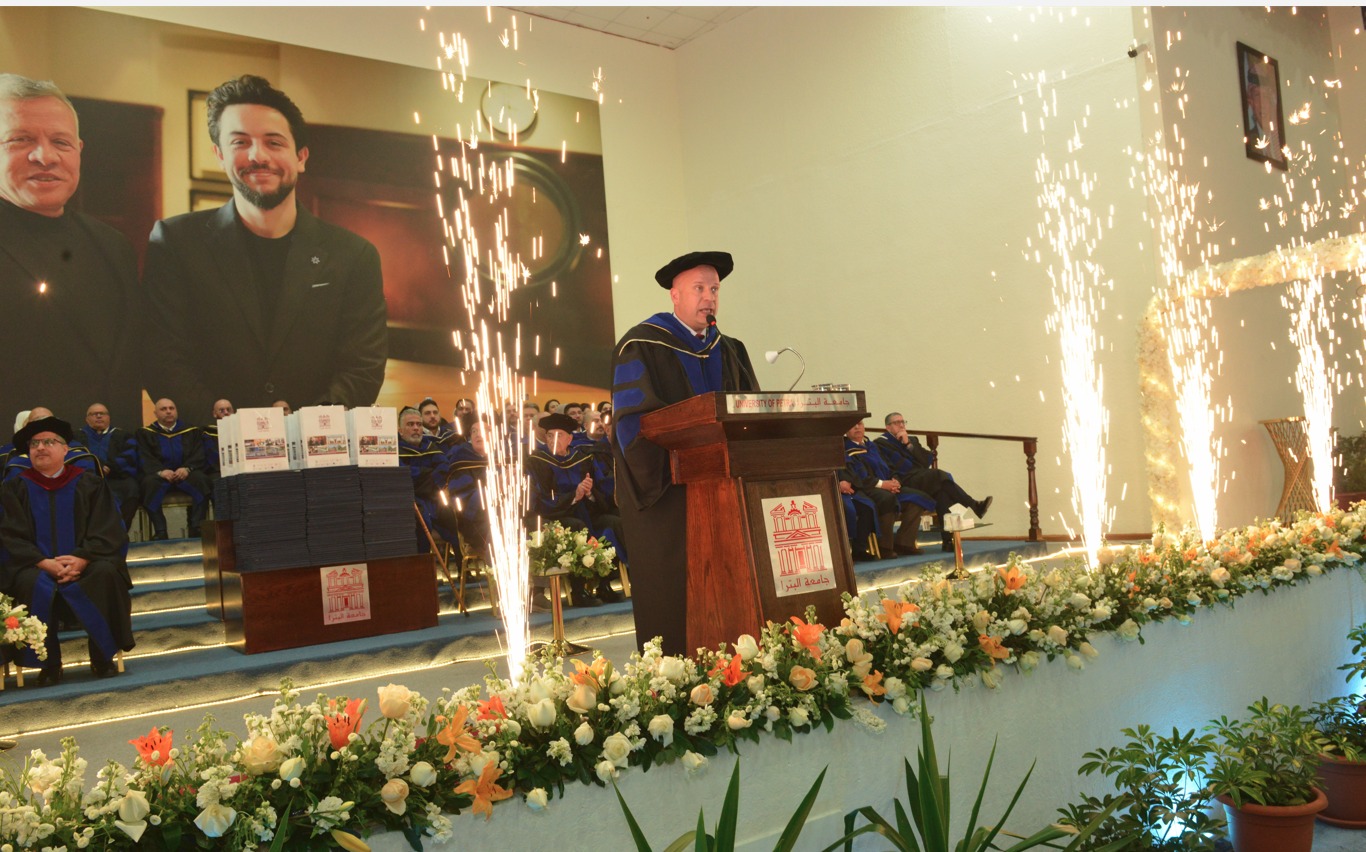 جامعة البترا تحتفل بتخريج الفصل الأول من الفوج الثاني والثلاثين وتحتفي بنجاح خريجيها