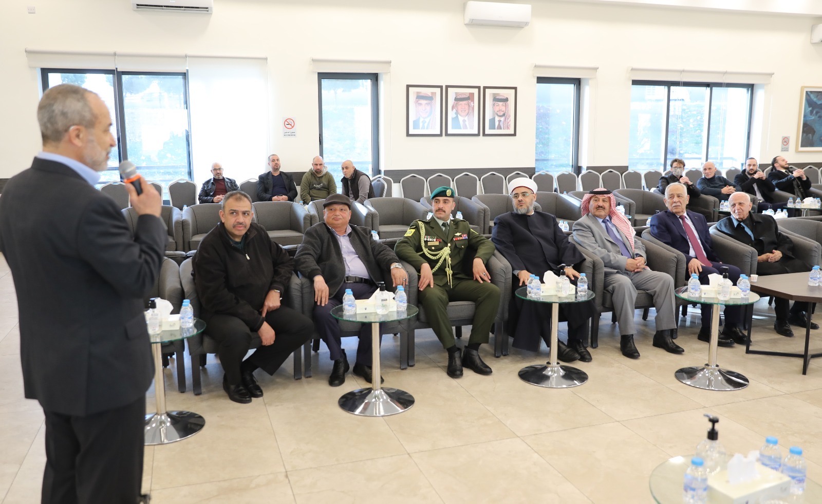 *مندوبا عن الملك وولي العهد...العيسوي يعزي آل عابدين*