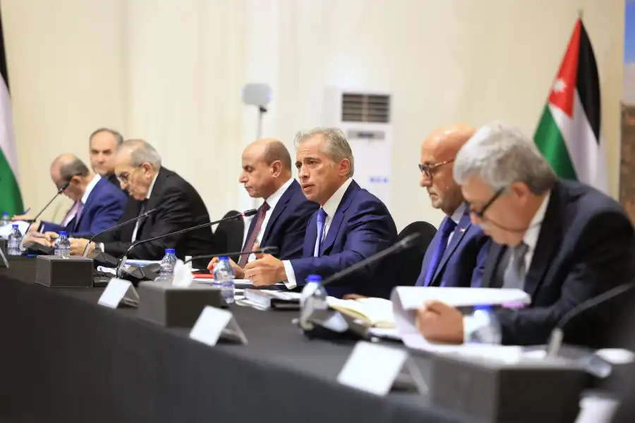 رئيس الوزراء: 85% إنجاز مشاريع الكرك وسنستكملها