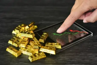 الذهب يقفز بأكثر من 2 بالمئة