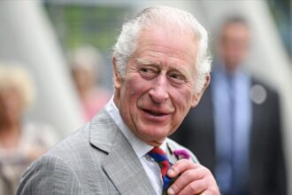 ملك بريطانيا يعلق على اعتقال شقيقه أندرو بتهمة سوء السلوك