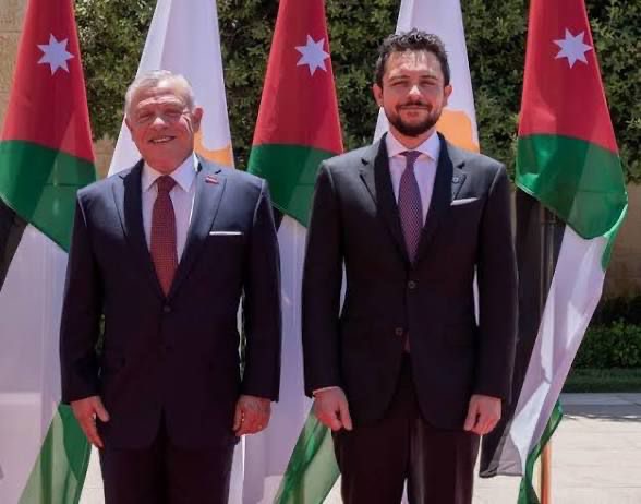 أسرة مول النافورة تهنئ جلالة الملك وولي العهد بحلول عيد الفطر السعيد