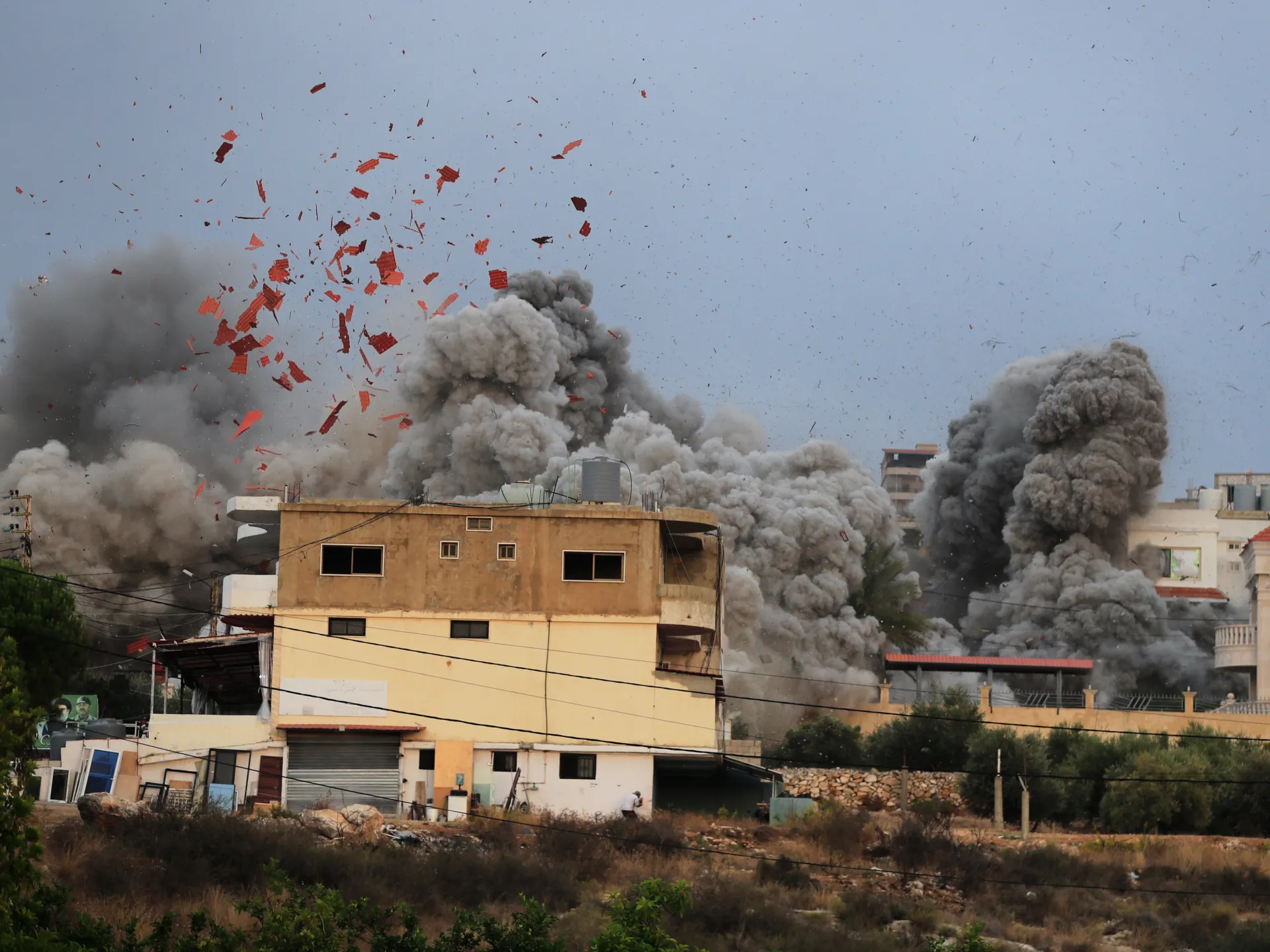 إسرائيل تبدأ تخفيف قيود الحركة وتسمح بالعمل في الأماكن المأمونة