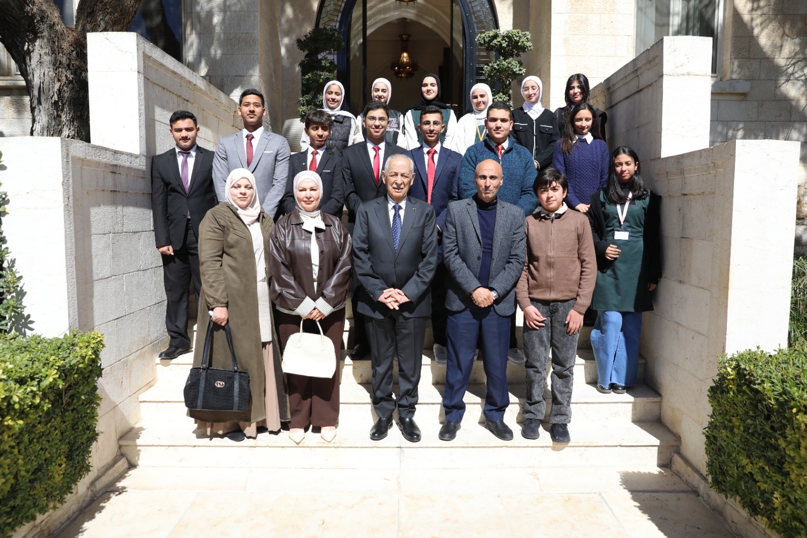 العيسوي يلتقي وفدا من مدرسة الملك عبدالله الثاني للتميز – فرع السلط