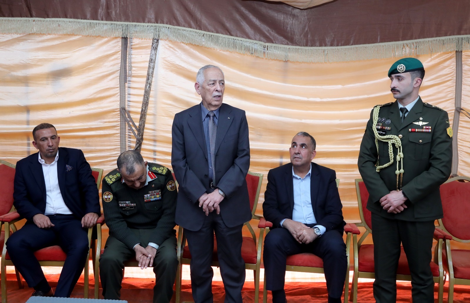 *مندوبا عن الملك وولي العهد...العيسوي يعزي العدوان والأحمد*