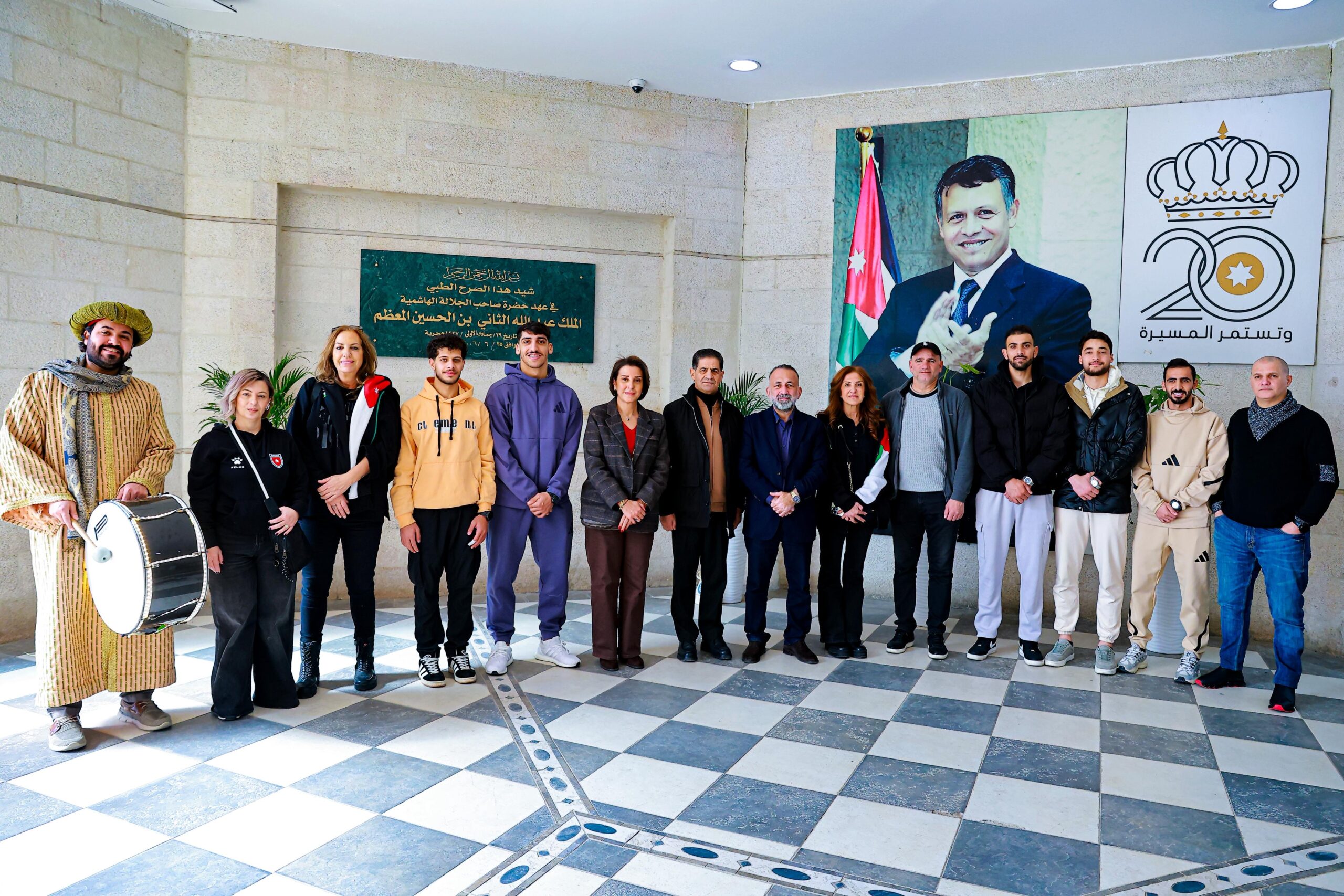 نجوم الرياضة الأردنية يشاركون رابطة اللاعبين في زيارة مرضى قسم الأطفال بمستشفى الأمير حمزة