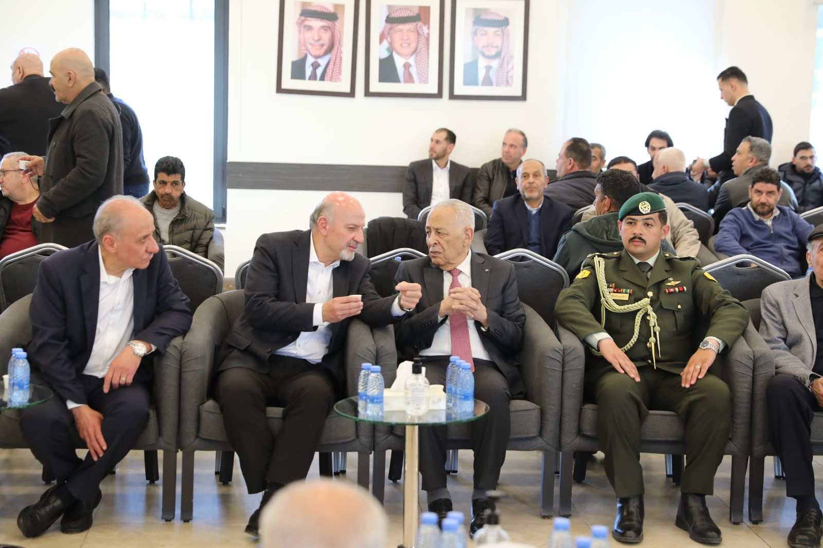 العيسوي ينقل تعازي الملك وولي العهد إلى آل داود