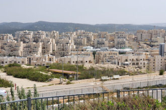 هيئة البث الإسرائيلية: 6 قتلى و27 مصابا بصاروخ بيت شيمش