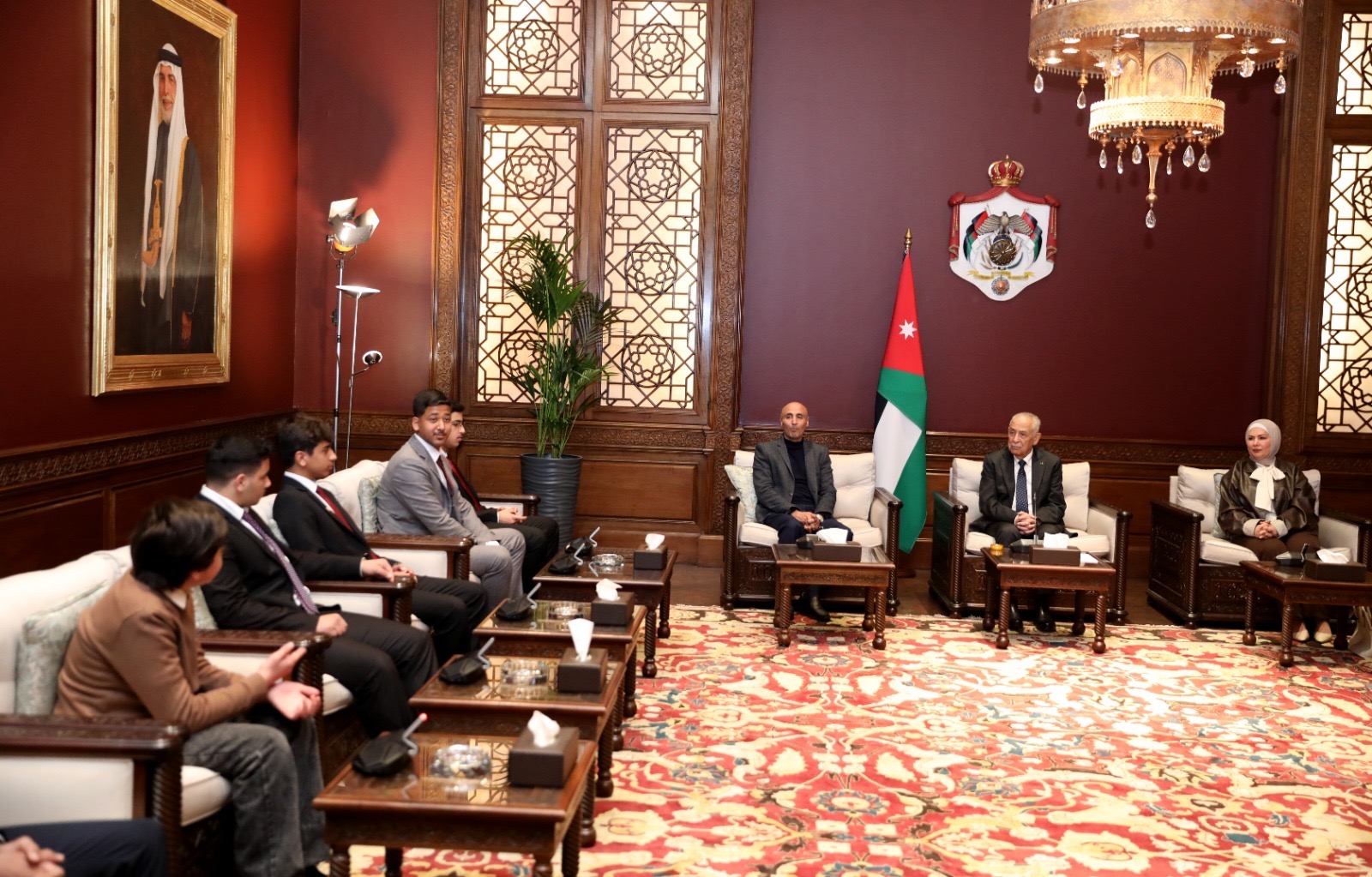 العيسوي يلتقي وفدا من مدرسة الملك عبدالله الثاني للتميز – فرع السلط