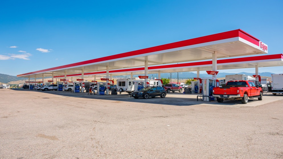 البيت الأبيض يدرس إجراءات أكثر جرأة لكبح ارتفاع أسعار الطاقة