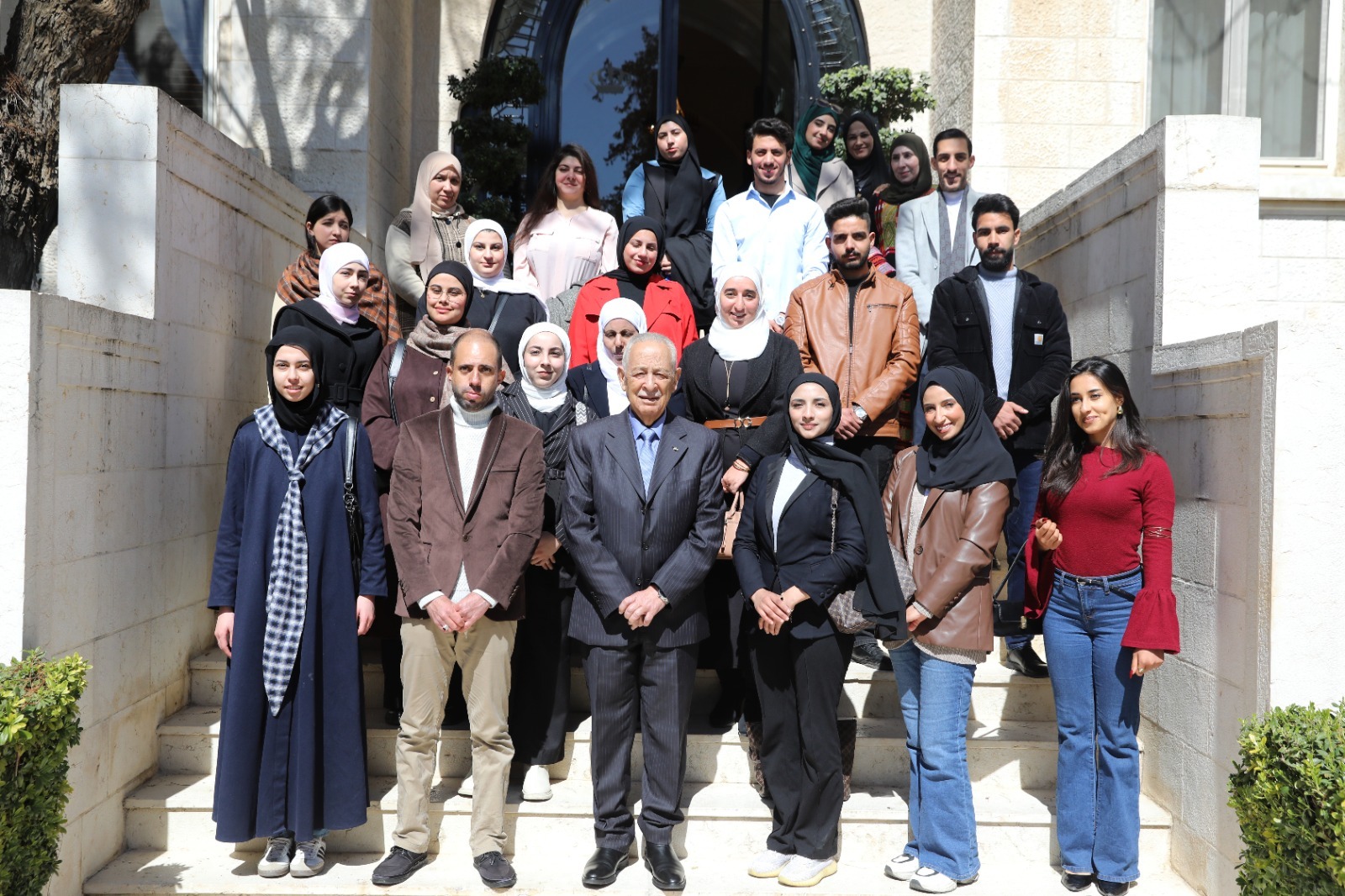 صورة حول : العيسوي يلتقي وفدا شبابيا من مبادرة "فكرة أمل" التطوعية العيسوي يلتقي وفدا شبابيا من مبادرة "فكرة أمل" التطوعية