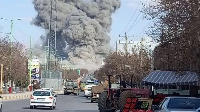 تصعيد عسكري في إيران وإطلاق صواريخ على تل أبيب