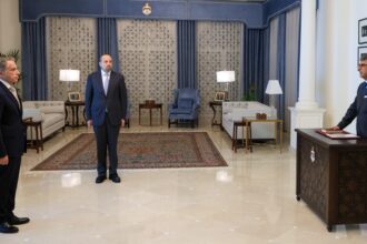 السواعير وعبابنة والشفعي يؤدون القسم القانونية أمام رئيس الوزراء