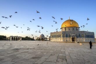 قوات الاحتلال الإسرائيلي تواصل إغلاق الأقصى لليوم الثالث