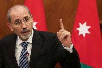 عاجل | الصفدي: موقف الأردن ثابت والحرب لا تغطي على غزة