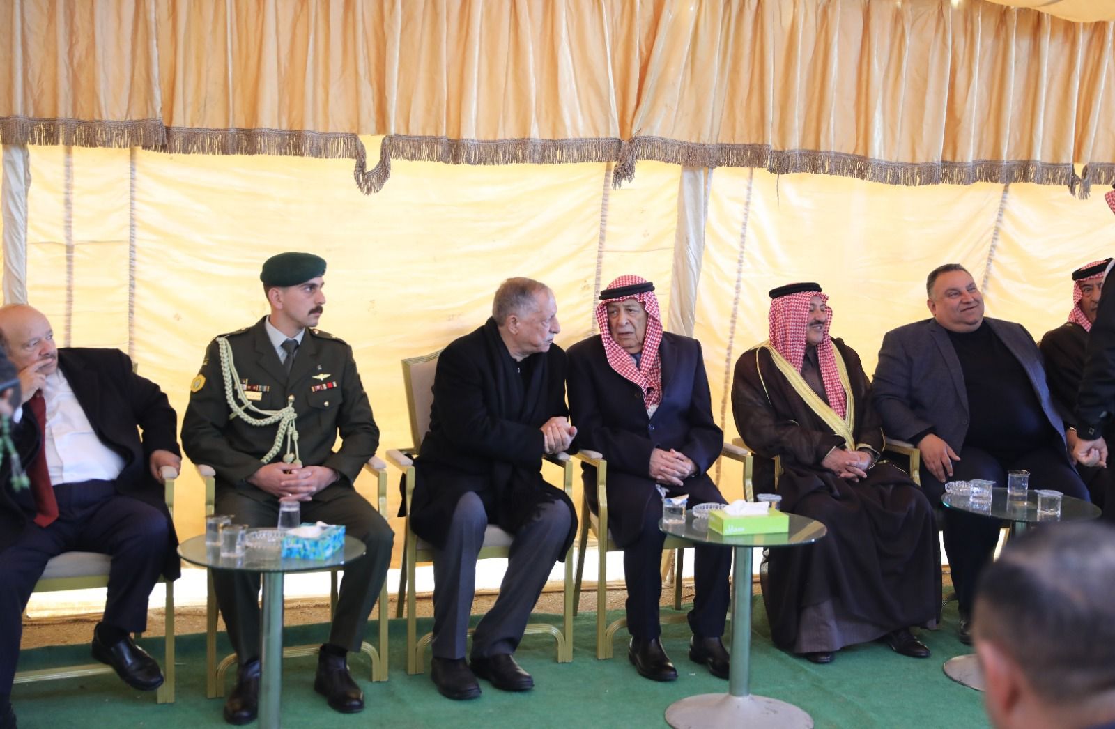 مندوبًا عن الملك وولي العهد.. العيسوي يعزي عشائر القاضي والزعبي والفريحات