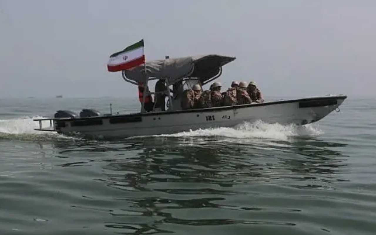 صورة حول : إغلاق مضيق هرمز يهدد سلاسل التوريد العالمية ويزيد أسعار النفط إغلاق مضيق هرمز يهدد سلاسل التوريد العالمية ويزيد أسعار النفط