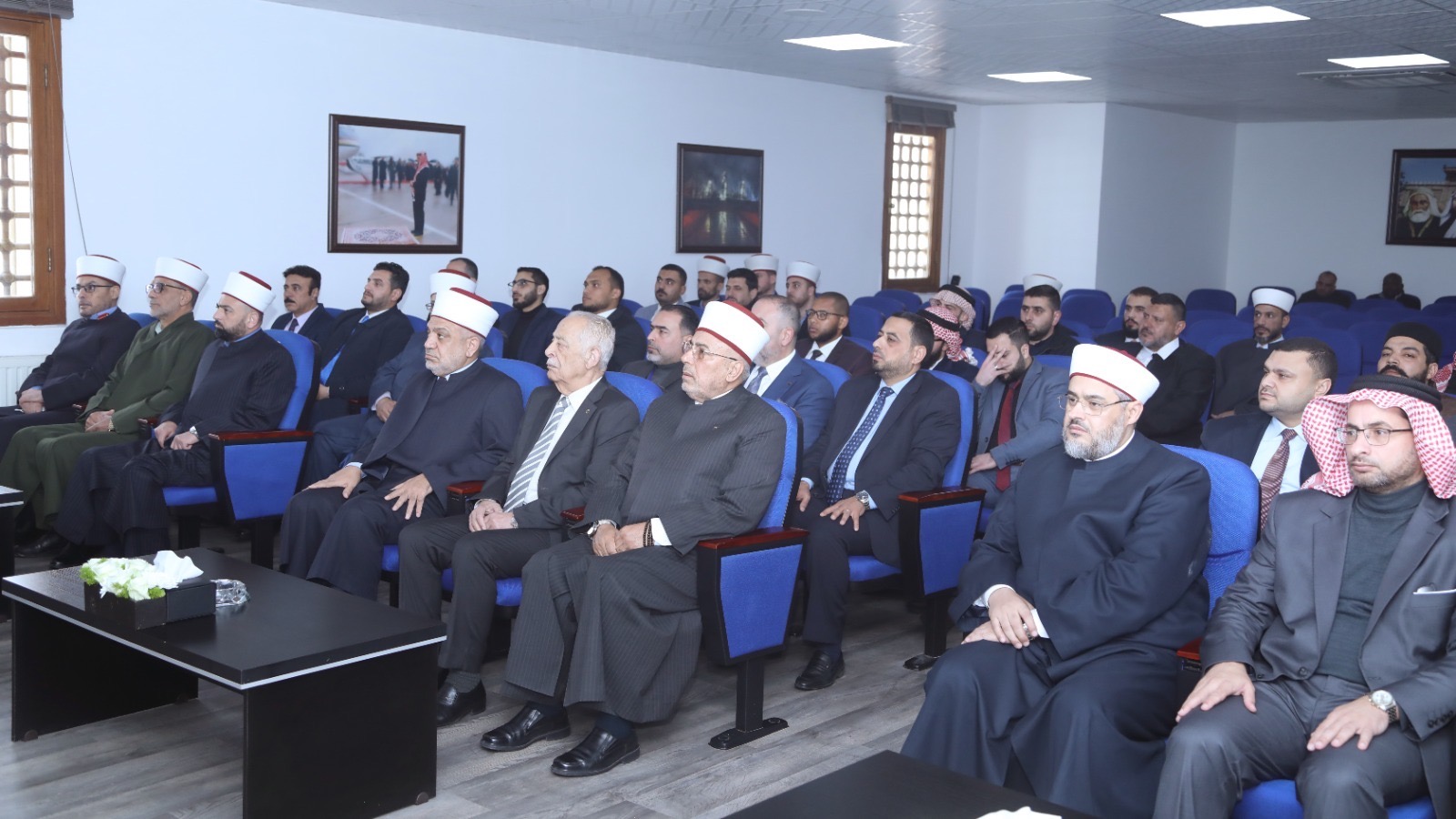 *العيسوي يسلم المكرمة الملكية السنوية لـ 30 إماما وواعظا مقبلين على الزواج*