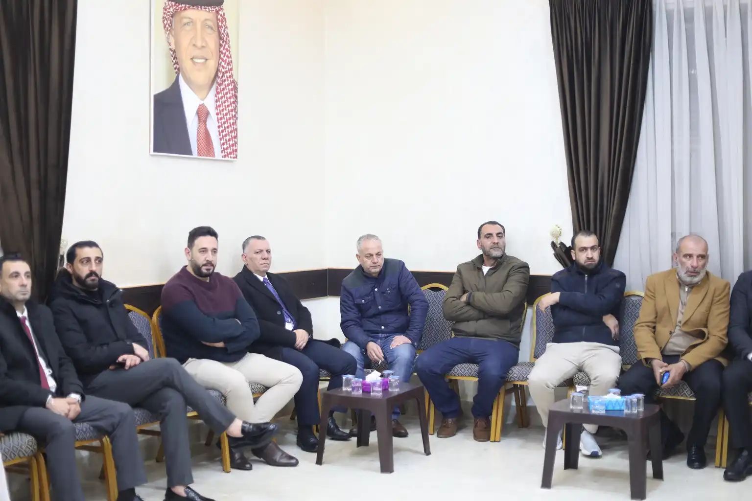 آل غنام النجار وآل عشا نسايب .. الصحفي محمد غنام طلب والنائب د. احمد عشا اعطى