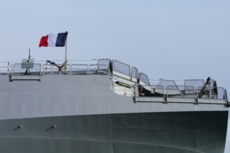 فرنسا تتيح قواعدها للجيش الأميركي