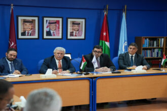 وزير النقل يؤكد استمرار سلاسل التوريد البحرية بكفاءة