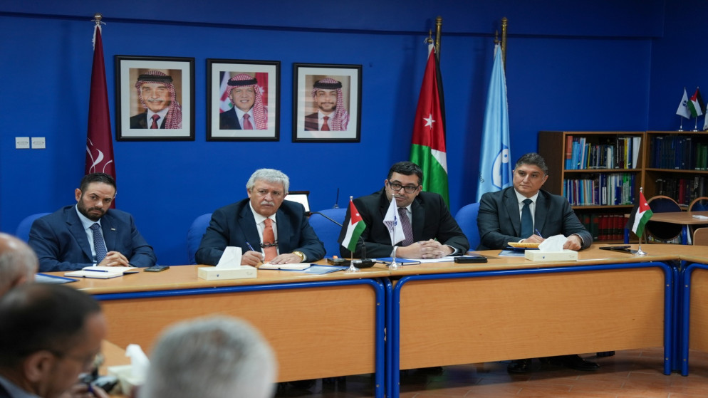 وزير النقل يؤكد استمرار سلاسل التوريد البحرية بكفاءة