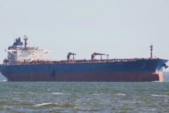 الصين تتفاوض مع إيران لضمان مرور آمن لناقلات النفط عبر مضيق هرمز