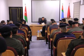 مدير الأمن العام يزور قيادة شرطة البادية الملكية ويلتقي مرتباتها ويُثني على الجهود المبذولة