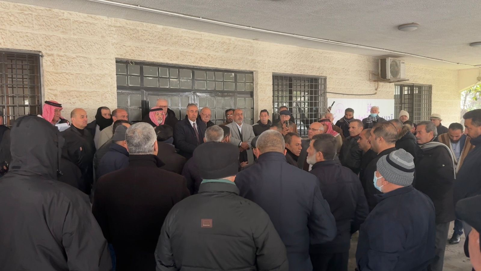 صورة حول : لجنة متابعة اجتماع المقاولين تدعو النقيب و ٣ أعضاء مغادرة مواقعهم وتسجل عتبا على مجلس النواب لجنة متابعة اجتماع المقاولين تدعو النقيب و ٣ أعضاء مغادرة مواقعهم وتسجل عتبا على مجلس النواب