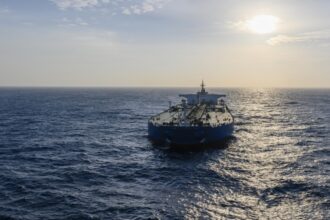 انفجار ناقلة نفط قبالة الكويت وتسرب نفطي في الخليج