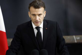 ماكرون يؤكد دعم فرنسا للإمارات ويعزز وجودها العسكري بالبحر المتوسط