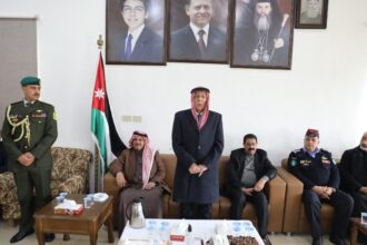 *مندوبا عن الملك وولي العهد...العيسوي يعزي عشيرة أبو دلبوح وآل بدر*