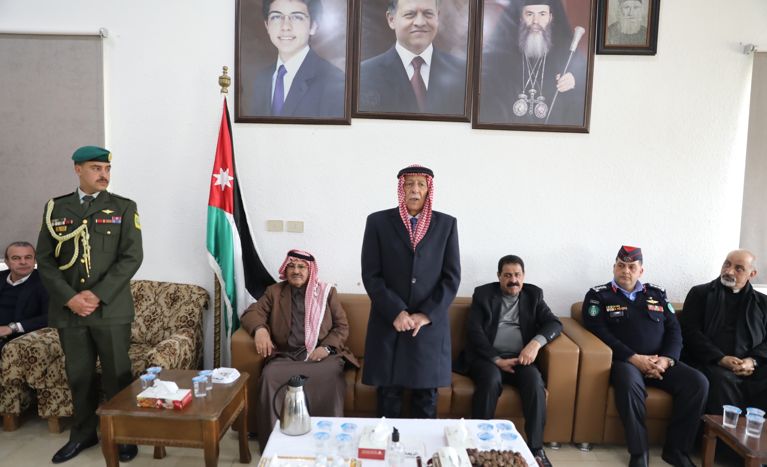 *مندوبا عن الملك وولي العهد...العيسوي يعزي عشيرة أبو دلبوح وآل بدر*