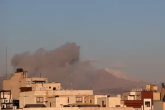 1700 هدف عسكري.. والسماء تشتعل فوق إيران