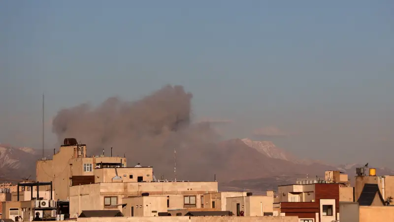 1700 هدف عسكري.. والسماء تشتعل فوق إيران