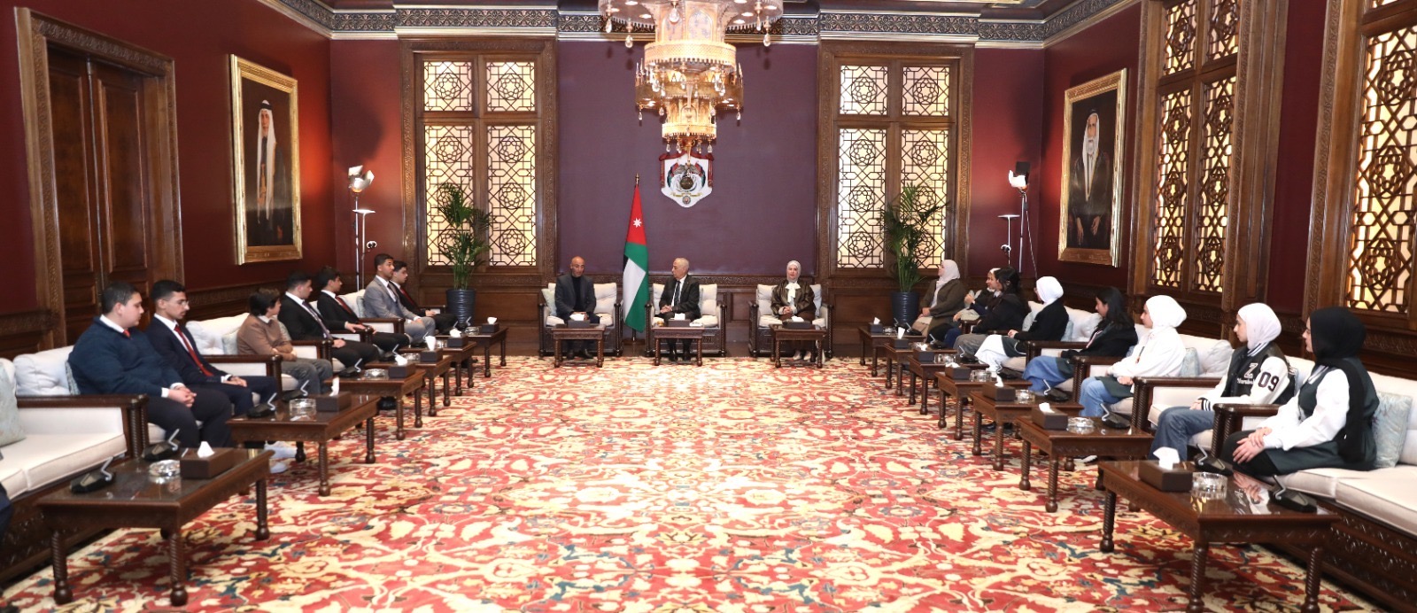 صورة حول : العيسوي يلتقي وفدا من مدرسة الملك عبدالله الثاني للتميز – فرع السلط العيسوي يلتقي وفدا من مدرسة الملك عبدالله الثاني للتميز – فرع السلط