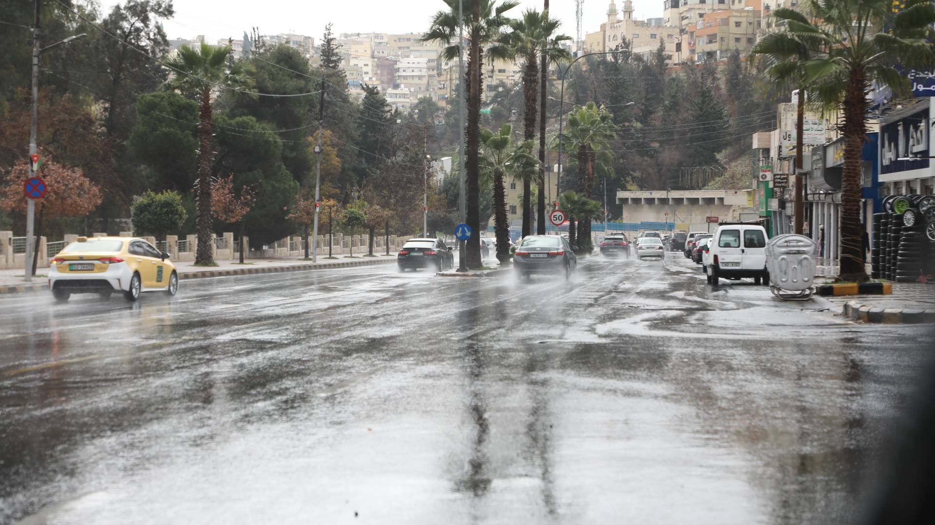 عاجل | انخفاض الحرارة وأمطار متوقعة في الأردن