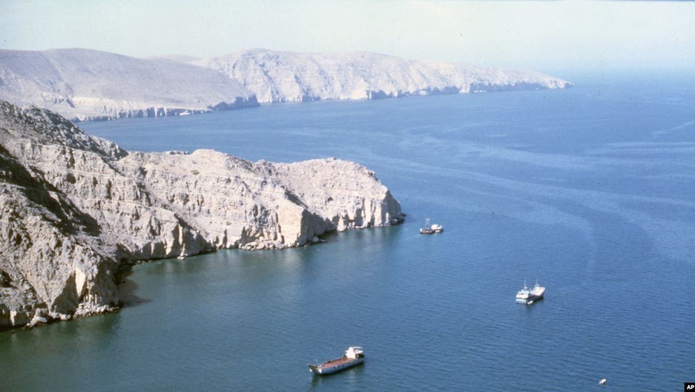 عاجل | توقف الملاحة في مضيق هرمز يهدد الاقتصاد العالمي