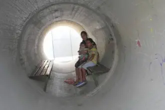 نقل كبار المسؤولين الإسرائيليين إلى الملاجئ