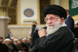 مقتل أفراد من عائلة خامنئي