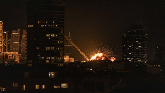 دوي انفجارات في القدس وتل أبيب ورام الله بعد إطلاق صواريخ من إيران