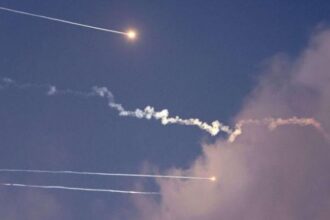 دوي انفجارات واعتراضات صاروخية في عواصم خليجية مع اتساع رقعة التصعيد العسكري