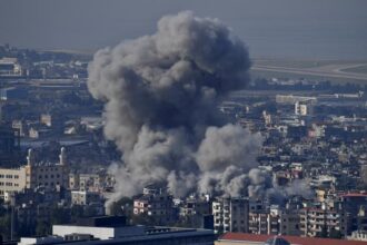 عشرات الشهداء والجرحى بقصف إسرائيلي على لبنان