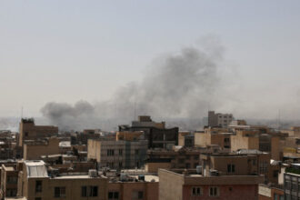 انفجارات قوية تهز طهران وتستهدف التلفزيون الرسمي الإيراني